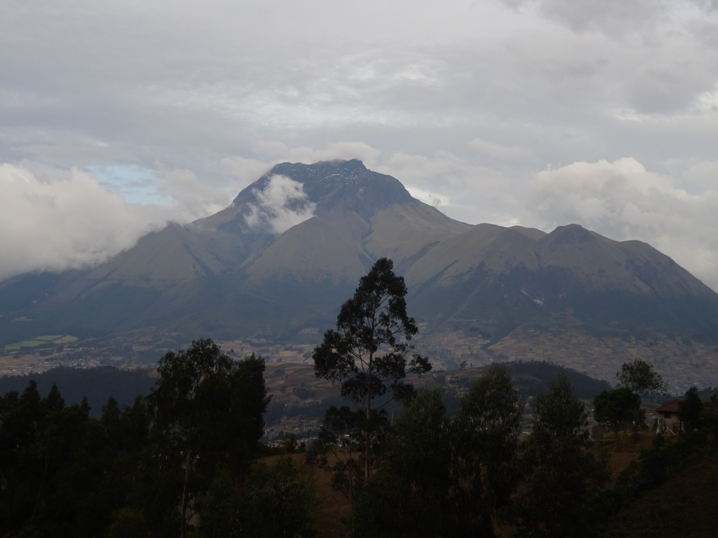 Two volcano hikes in northern Ecuador – Mark Horrell